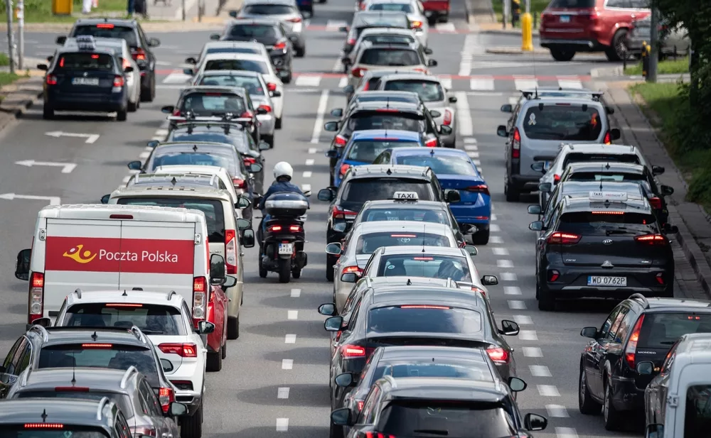 Dzięki strefie czystego transportu Warszawa może mieć o połowę mniej spalin jeszcze w tej dekadzie