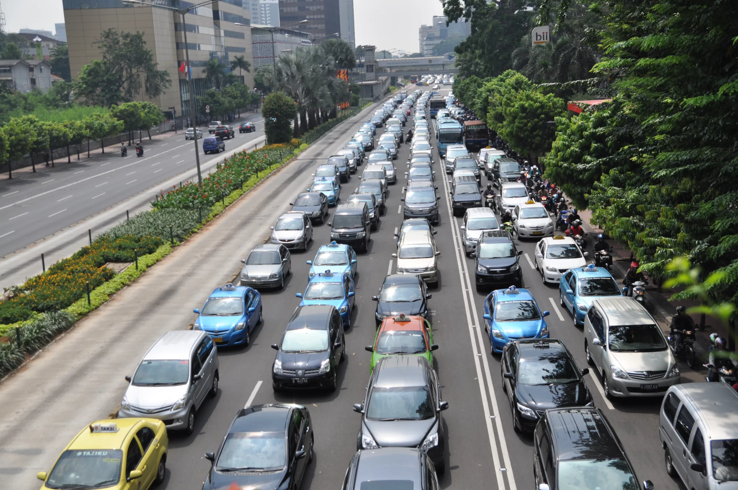 Measurement of real-world motor vehicle emissions in Jakarta