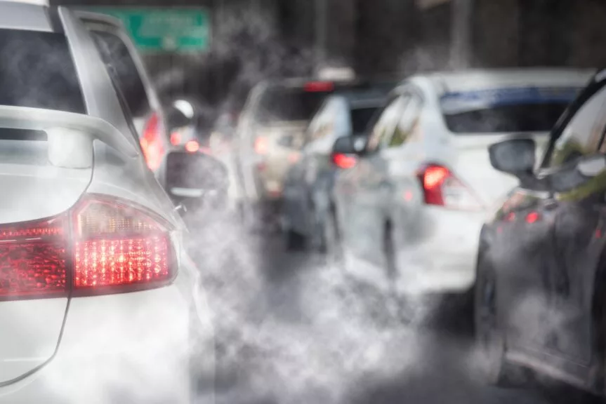 Pollutant emissions from light-duty vehicles across North America: A comparative analysis