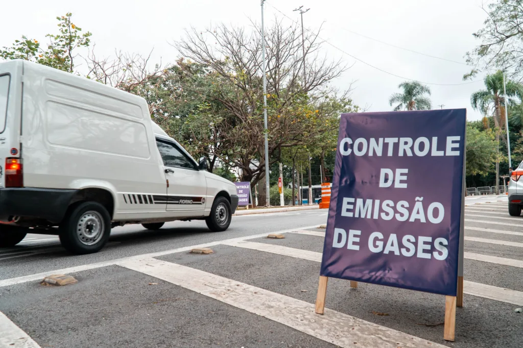 Assessment of real-world vehicle emissions in São Paulo